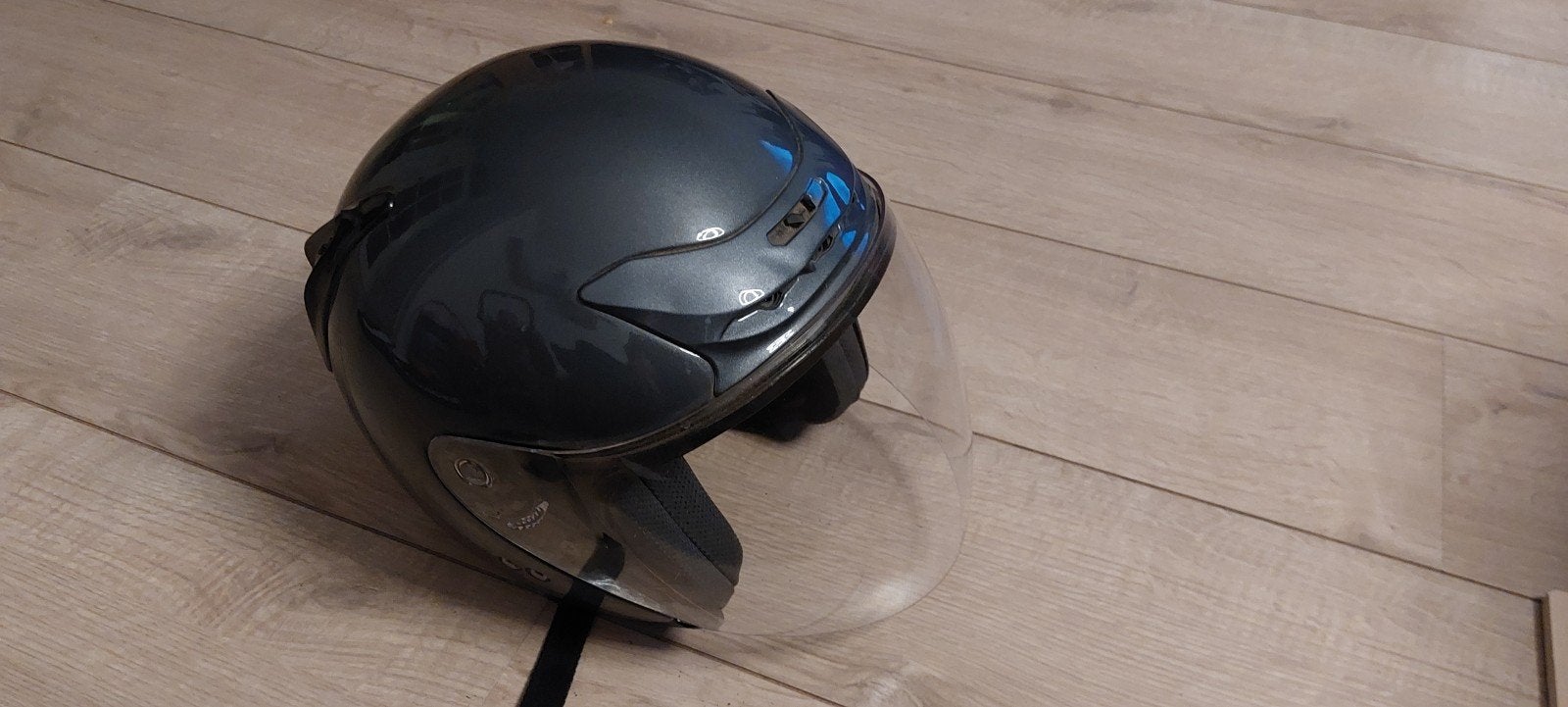 helm maat M met hoes en 2e set inzetstukken, Ophalen of Verzenden