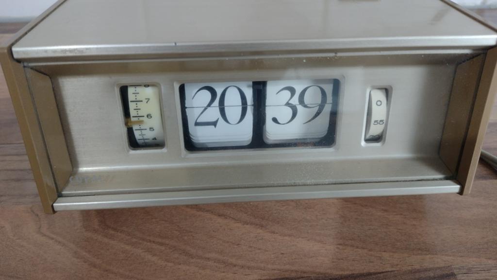 Copal 702 Retro Flip klok goudkleurig, Ophalen of Verzenden