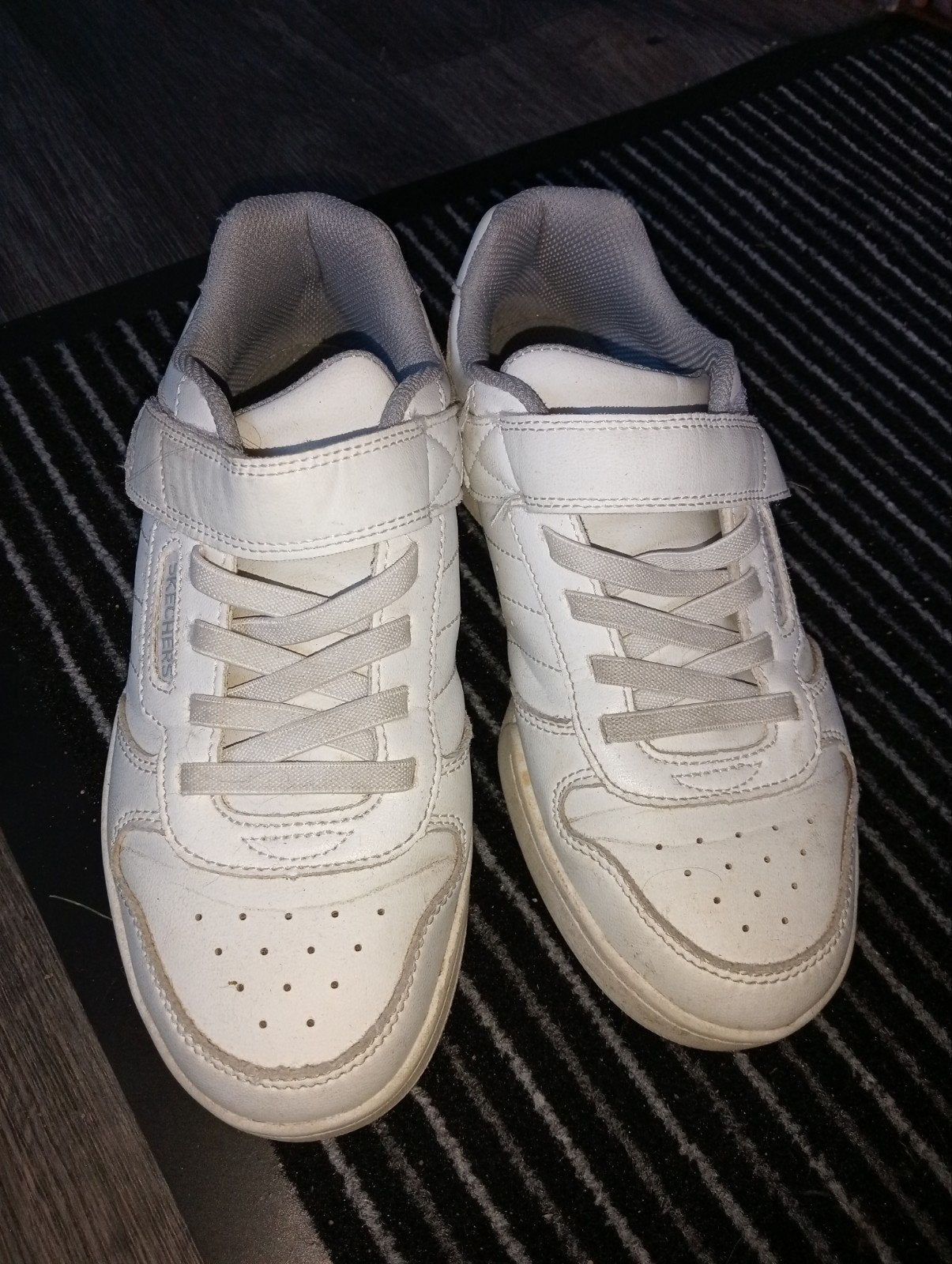 Witte sneakers met klittenband en veters maat 37, Gebruikt, Jongen of Meisje, Schoenen, Skechers
