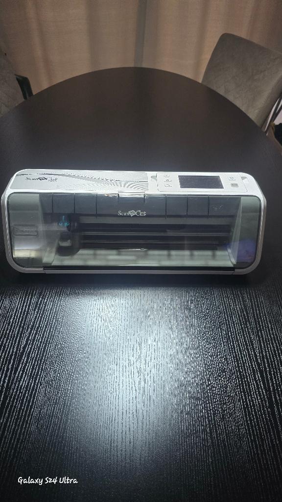 Brother Scan&Cut CM300, Ophalen, Textiel, Zo goed als nieuw, Machine