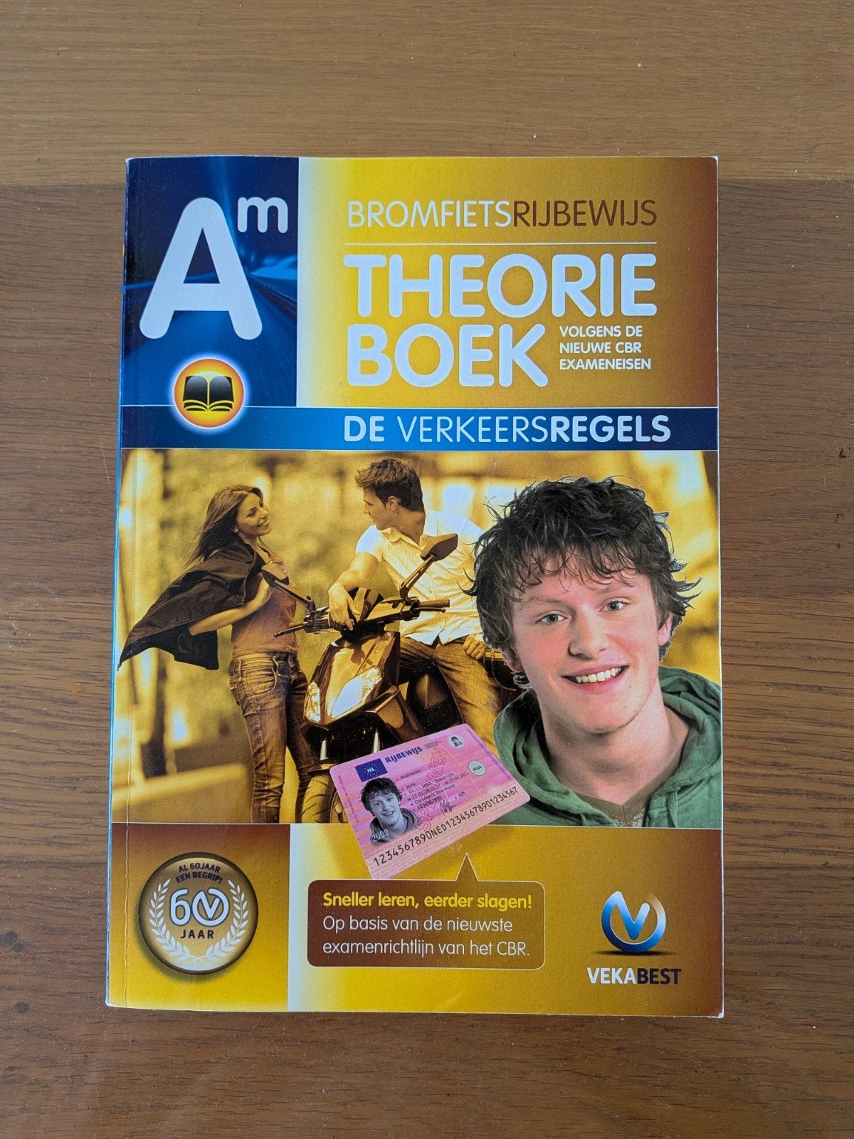 VekaBest Bromfietsrijbewijs Theorieboek 7e druk, Ophalen of Verzenden, Gelezen, Niet van toepassing, VekaBest