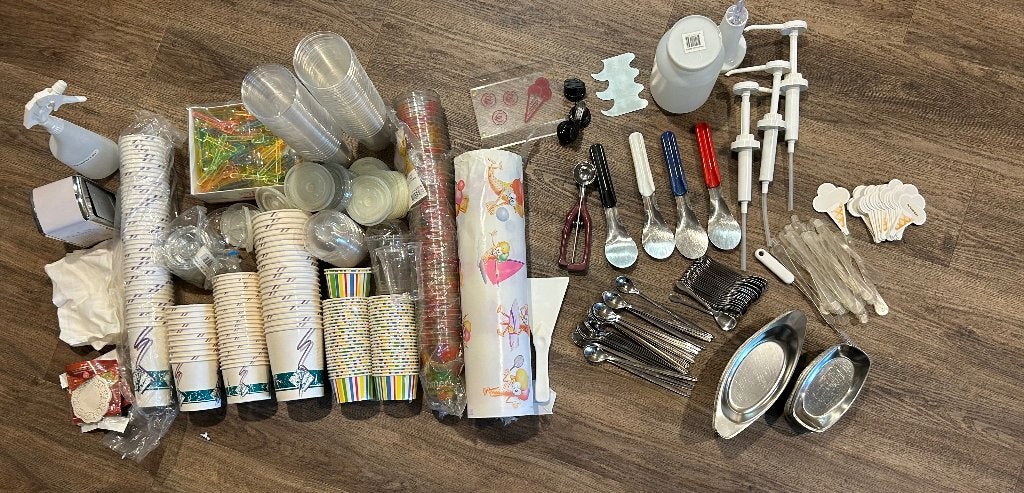 Partij IJssalon spullen: Negrella pot etc, Gebruikt, Overige typen, Ophalen of Verzenden, Albert Heijn