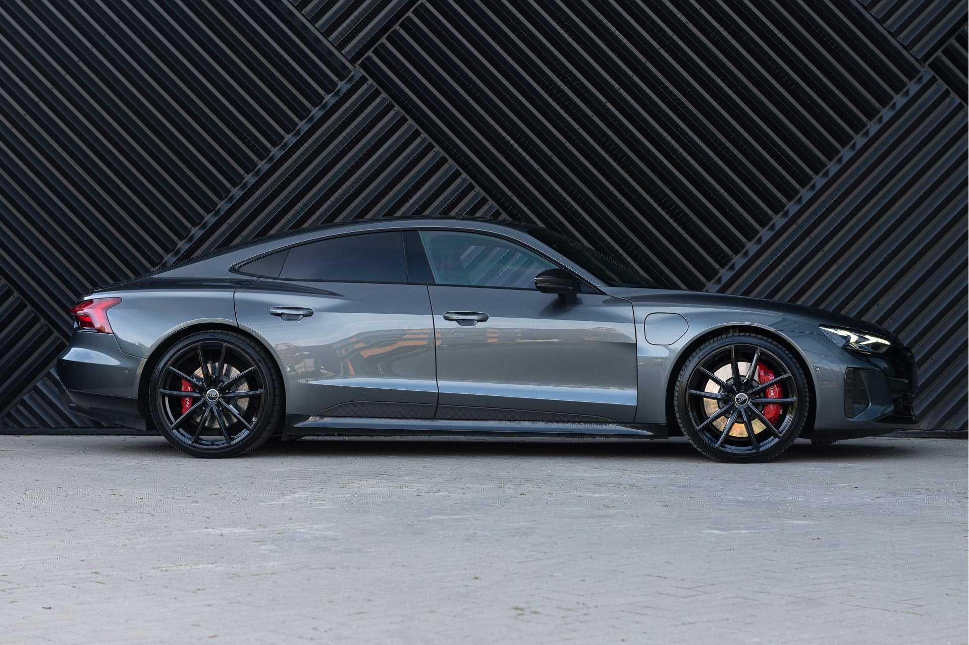 Audi e-tron GT RS quattro 93 kWh ACC Carbondak RS Seats B&O, Auto's, Automaat, 12 maanden, Gebruikt, Zwart
