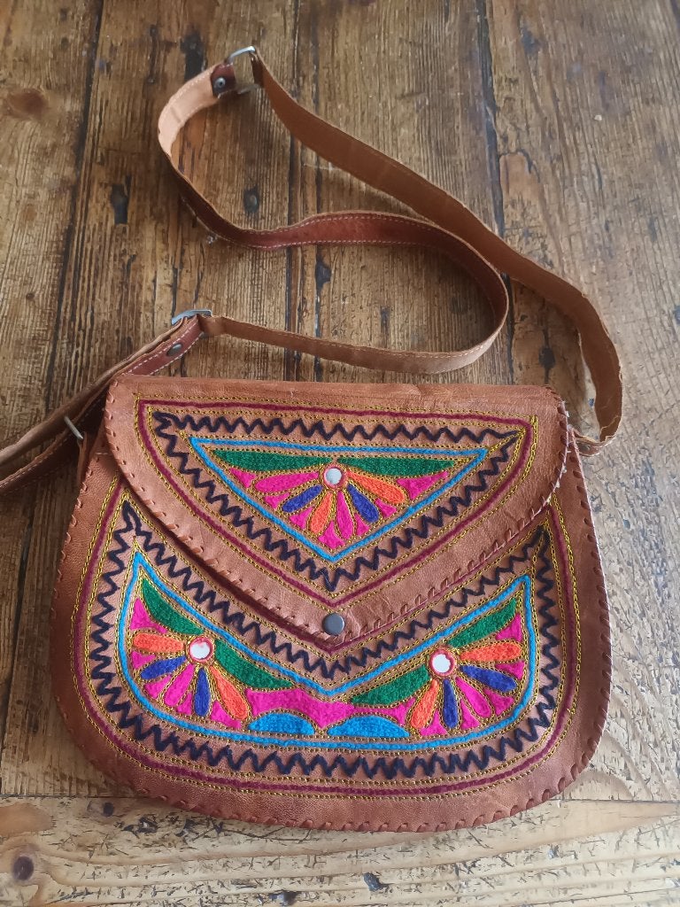 BOHO hip en kleurig en leer!, Ophalen of Verzenden, Zo goed als nieuw, Bruin, Schoudertasje