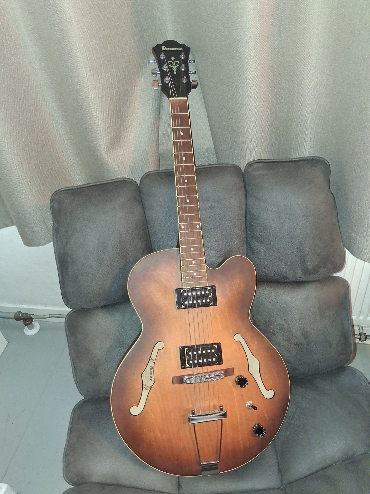 Ibanez semi-akoestische gitaar met tas, Ophalen, Zo goed als nieuw, Overige typen, Met (piezo-)element