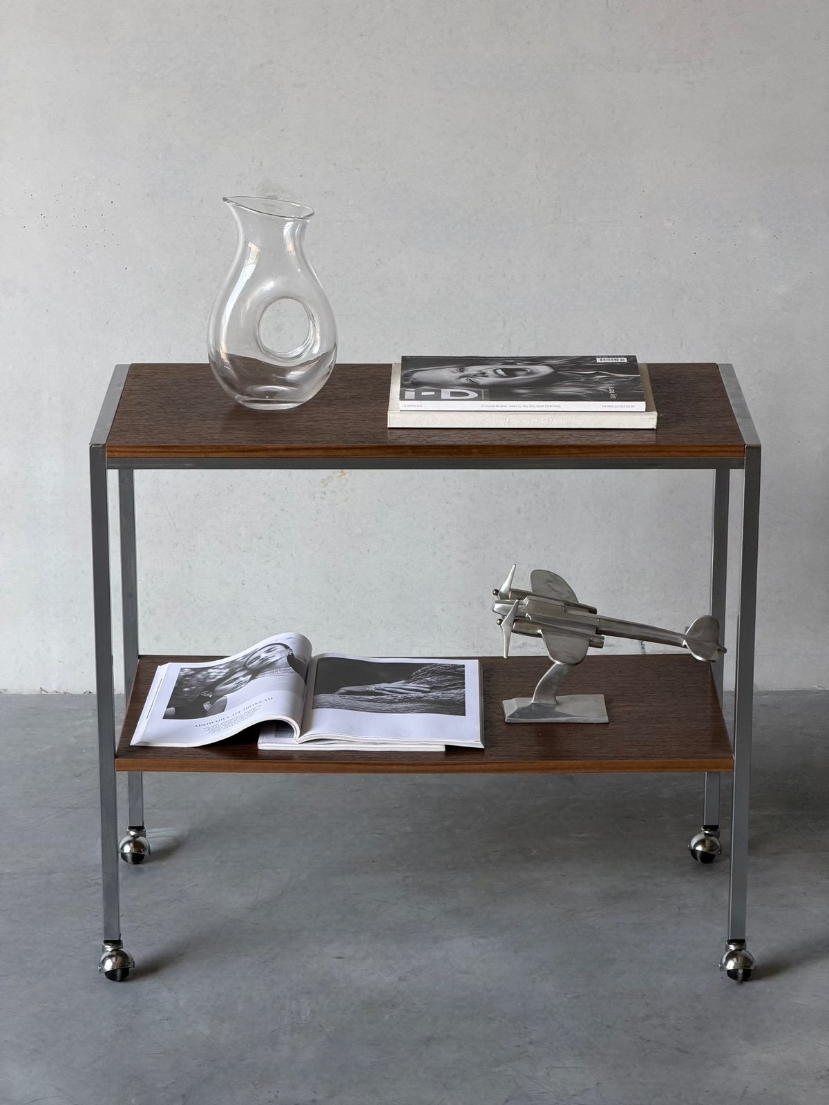 Vintage chroom / houten rek met twee etages, Huis en Inrichting, Ophalen, Zo goed als nieuw