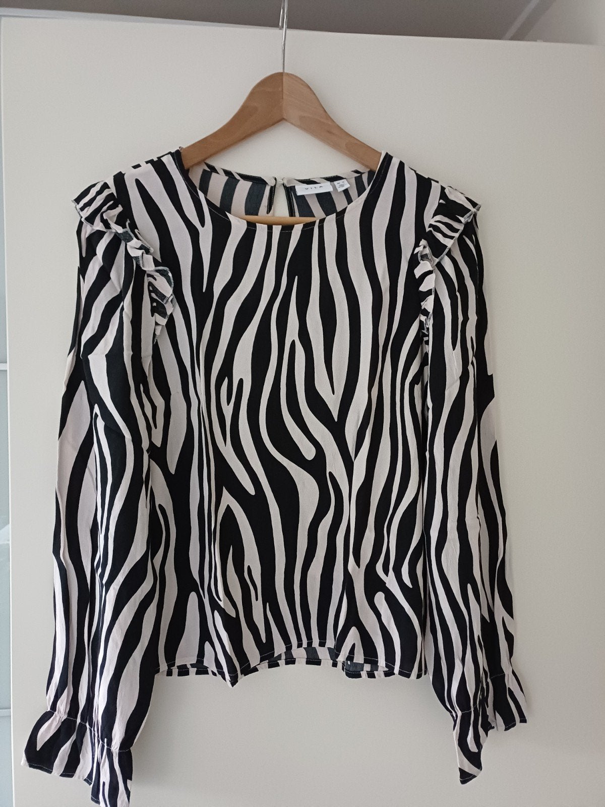 blouse zebra Vila 36 38, Zwart, Vila, Ophalen of Verzenden, Zo goed als nieuw