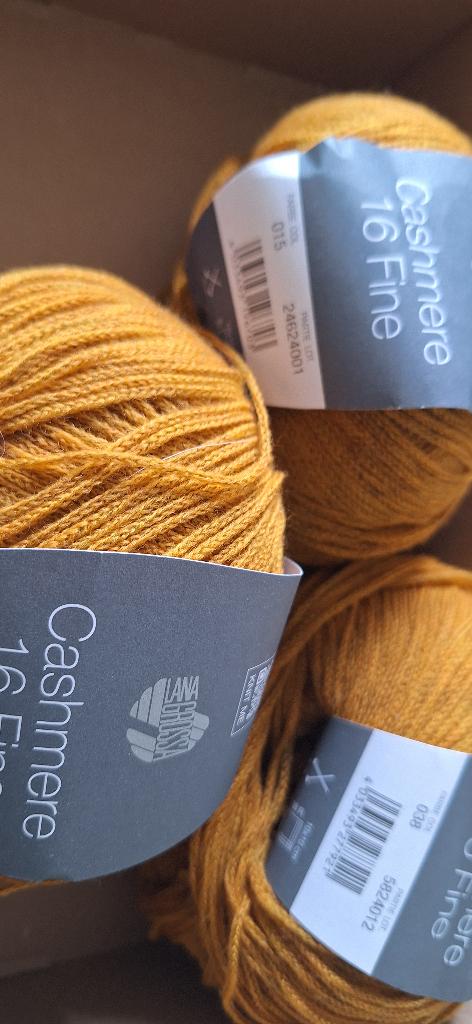 Casmere fine wol 3 bollen goudgeel, Ophalen of Verzenden, Nieuw, Breien of Haken, Wol of Garen