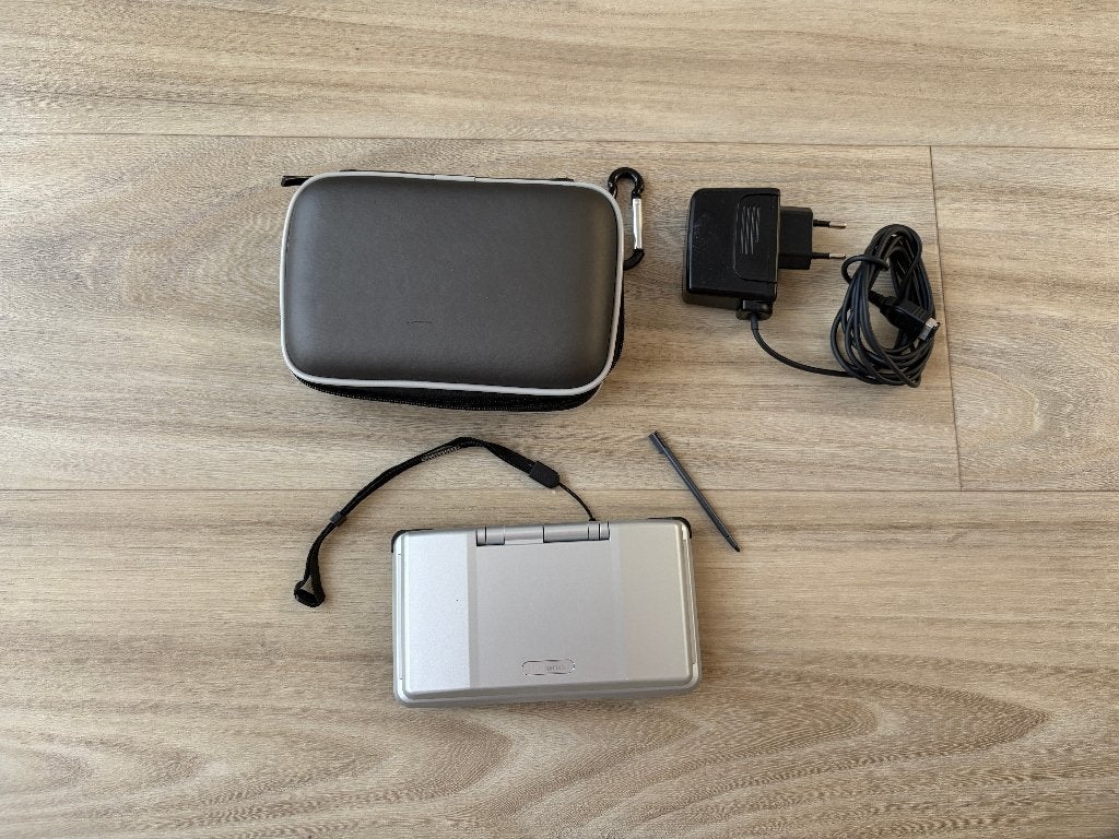 Nintendo DS Gameboy - in goede staat (incl hoes en oplader), Spelcomputers en Games, Gebruikt, DS Original of Phat, Ophalen of Verzenden