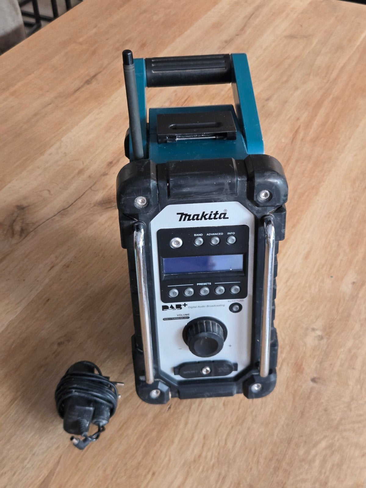 Makita DMR110 Bouwradio DAB+ FM, Audio, Tv en Foto, Radio's, Ophalen of Verzenden, Gebruikt, Bouwradio