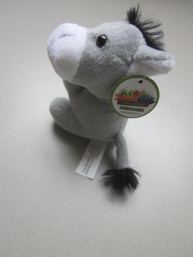 Squeezies farm edition Eddie de ezel grijs met klaphanden, Paard, Overige merken, Overige karakters, Grijs