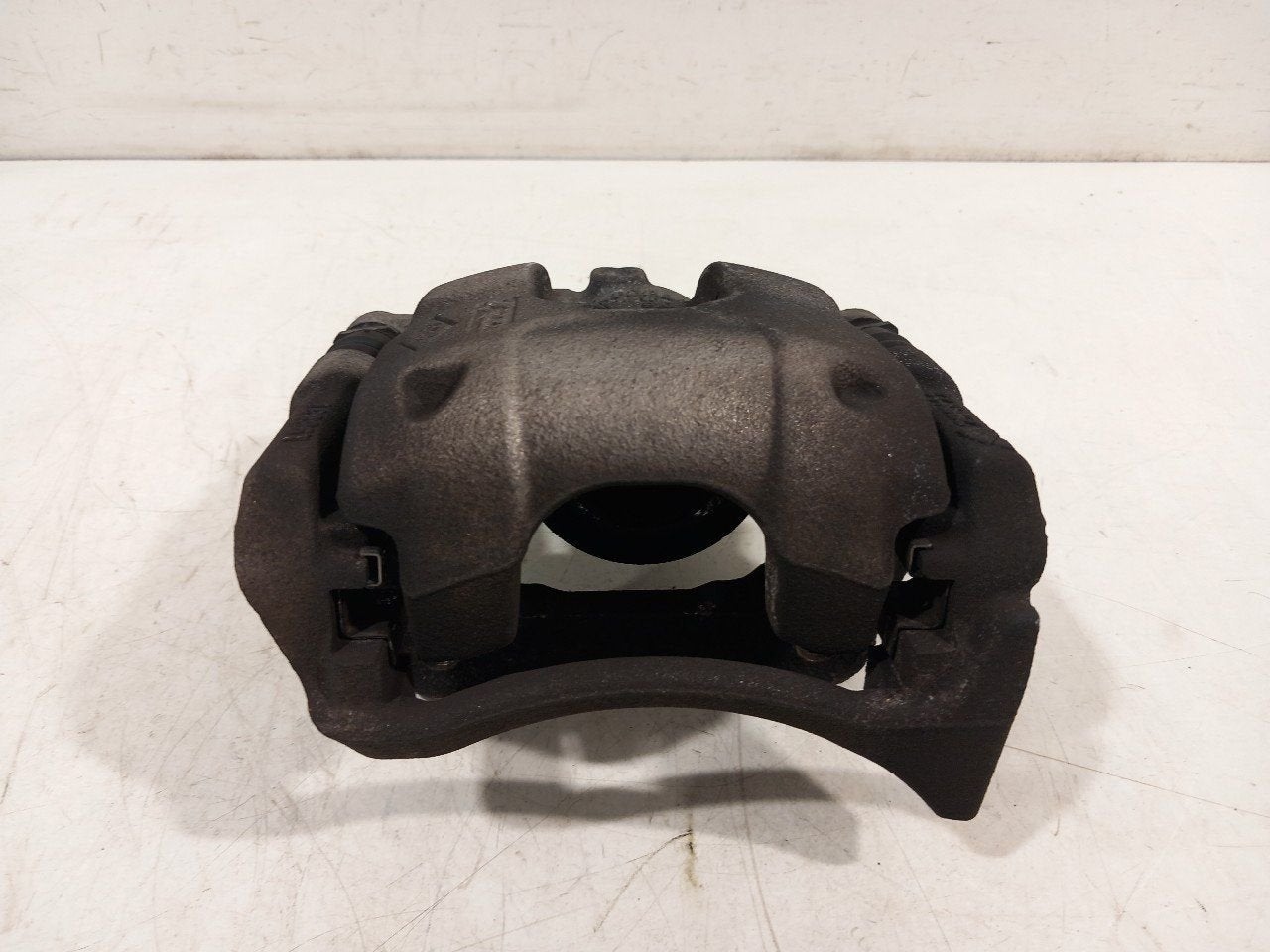 Remklauw rechts voor Renault Clio, Onderdelen@venauto.nl, Van der Ven Autorecycling B.V., Gebruikt, Ettenseweg 76, 4706 PB Roosendaal, The Netherlands