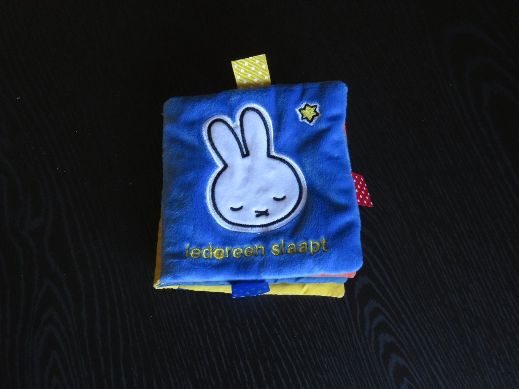 Stoffen knisperboekje Nijntje iedereen slaapt., Ophalen of Verzenden, Zo goed als nieuw, Overige typen