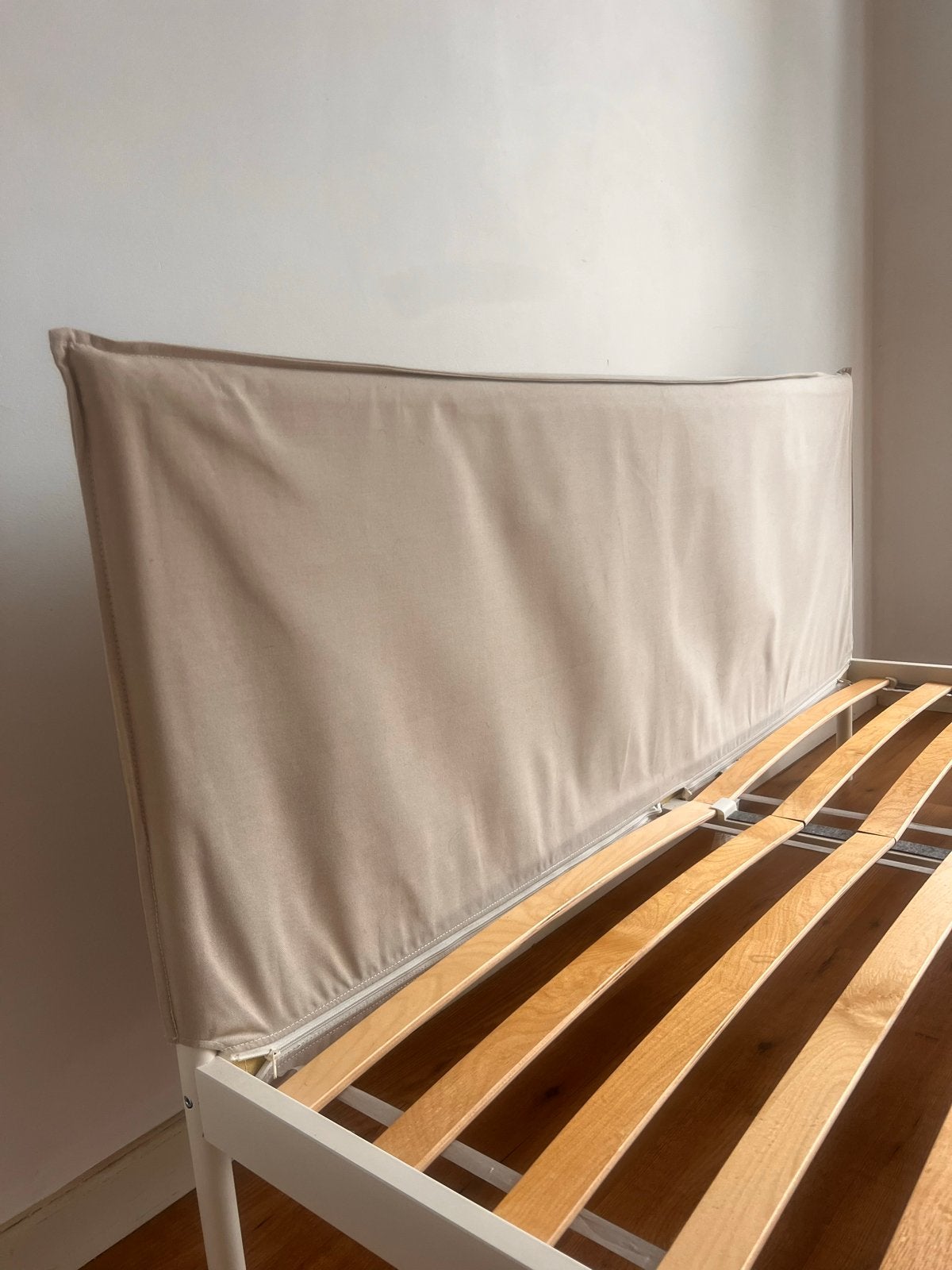 IKEA KLEPPSTAD Bedframe wit/Vissle beige 160x200 cm, Huis en Inrichting, Slaapkamer | Bedden, Zo goed als nieuw, Tweepersoons
