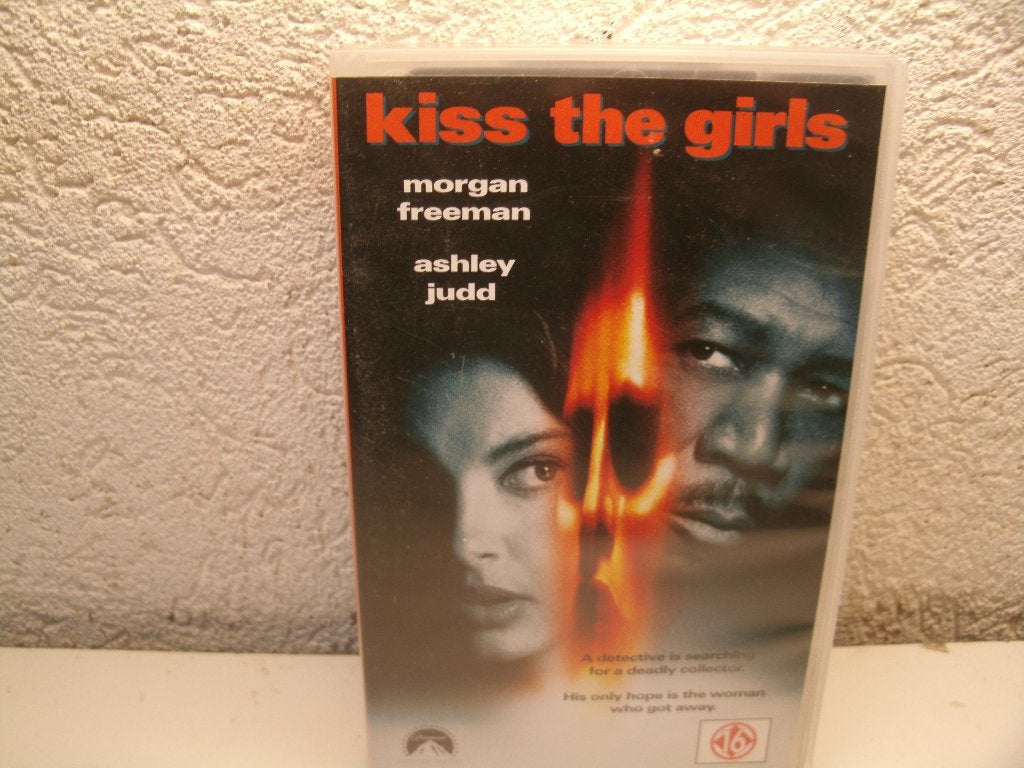 vhs 74b kiss the girs, Alle leeftijden, Ophalen of Verzenden, Gebruikt, Actie en Avontuur