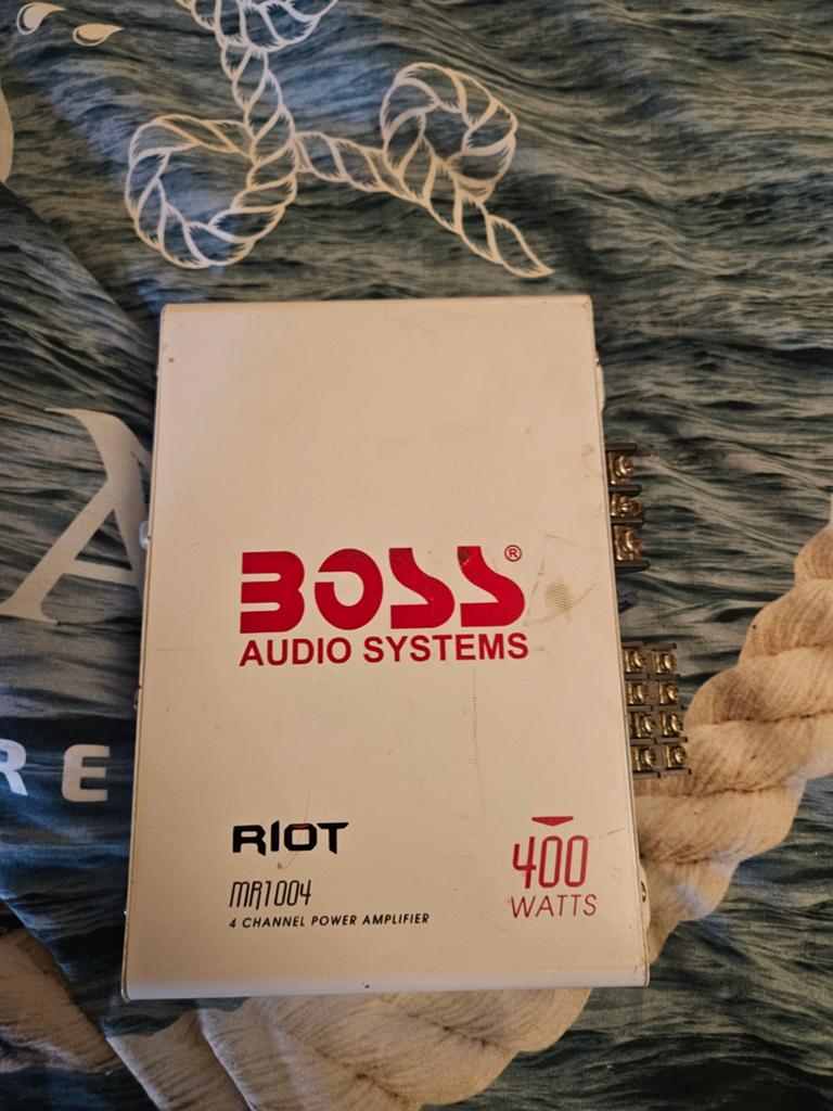 Boss  marine versterker 400 watt, Ophalen of Verzenden
