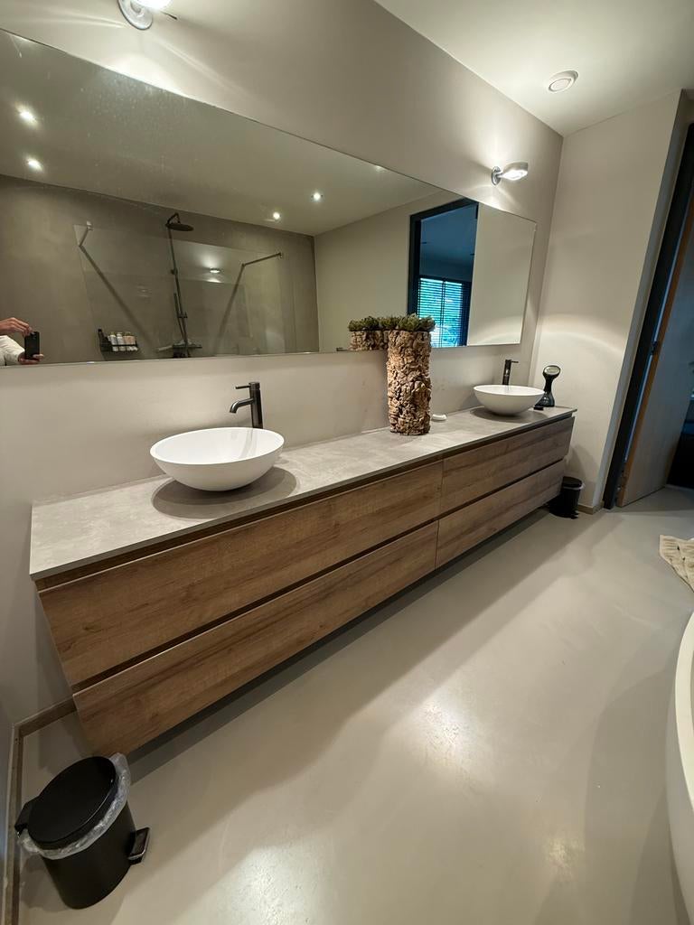 Luxe badkamermeubel met 2 solid surface kommen en kranen, Huis en Inrichting, Badkamer | Badkamermeubels, Ophalen, Gebruikt, 200 cm of meer