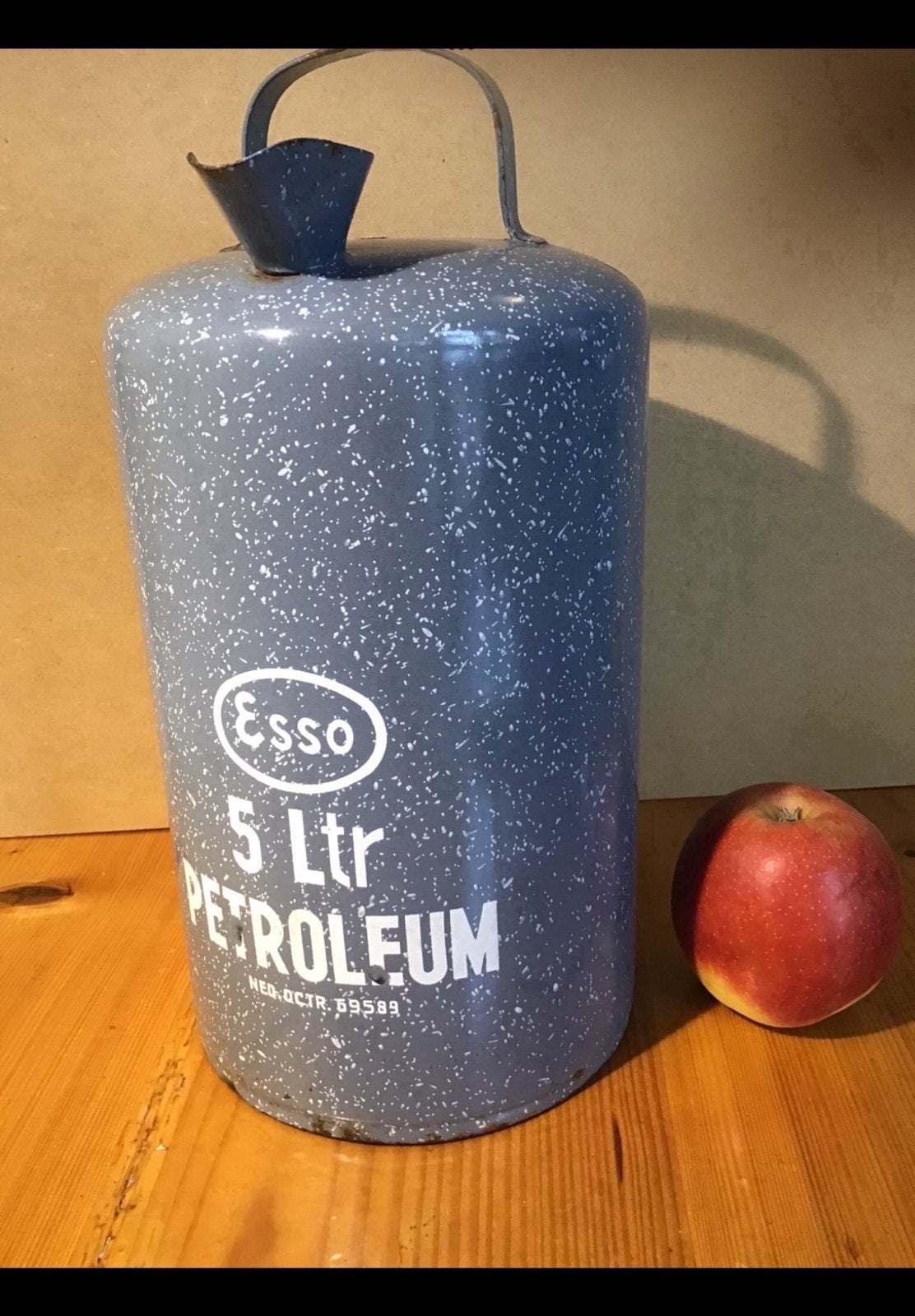 Gewolkt, grijs / wit emaille petroleum kannetje Esso, Antiek en Kunst, Antiek | Emaille, Ophalen of Verzenden