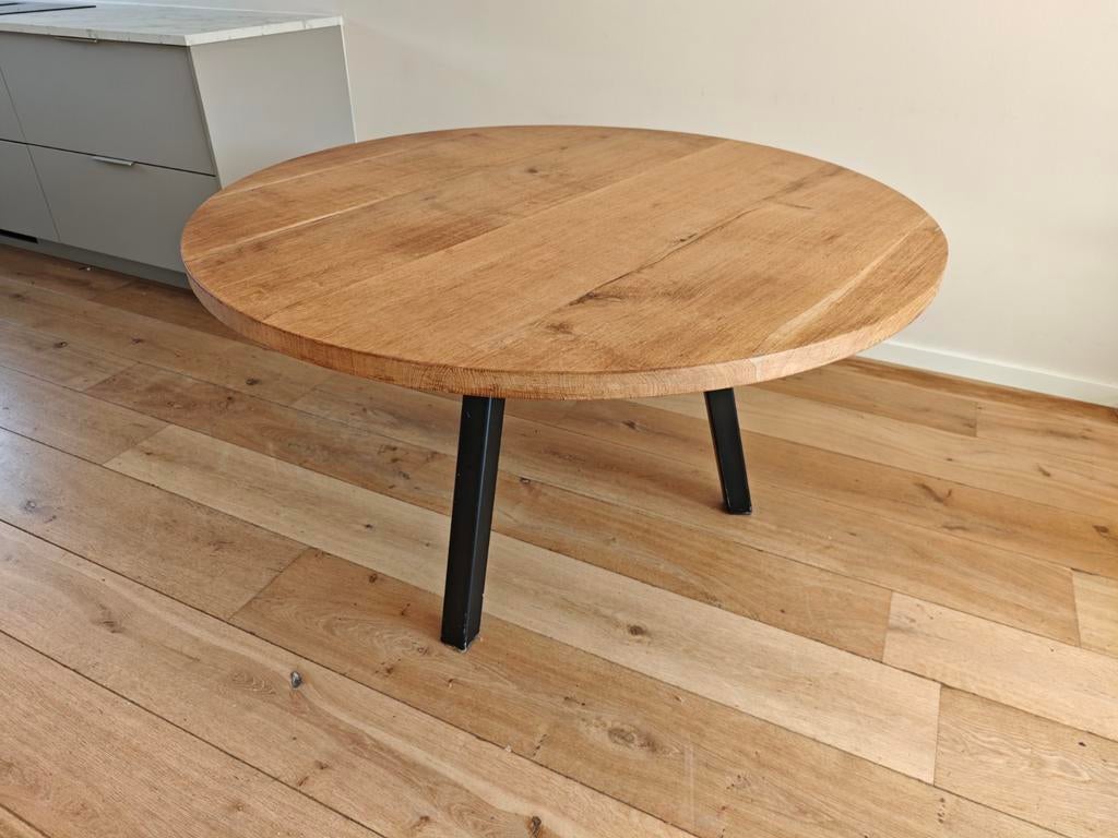 Eikenhouten tafel met stalen onderstel, Ophalen