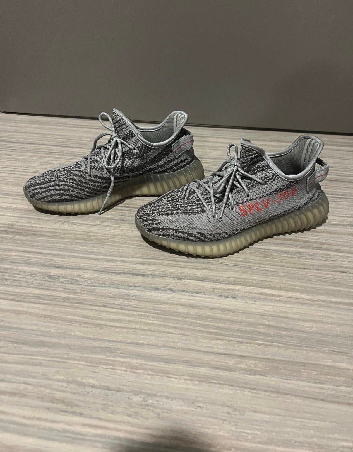 Adidas Yeezy Boost 350 V2 Beluga 2.0, Kleding | Heren, Ophalen of Verzenden, Gedragen, Overige kleuren, Sneakers of Gympen