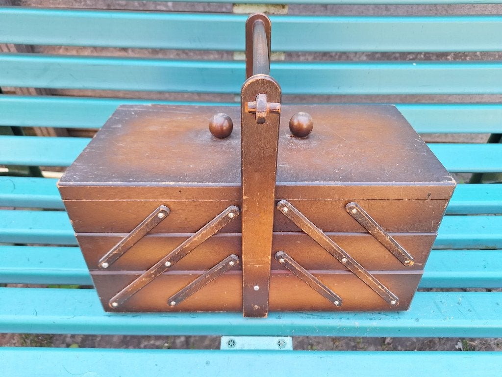 Houten naaidoos met handvat, Ophalen, Gebruikt