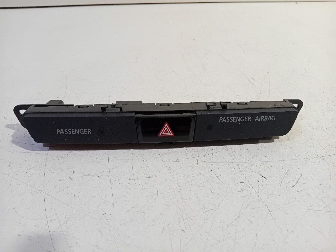 Schakelaar Mitsubishi ASX, Onderdelen@venauto.nl, Van der Ven Autorecycling B.V., Gebruikt, Ettenseweg 76, 4706 PB Roosendaal, The Netherlands