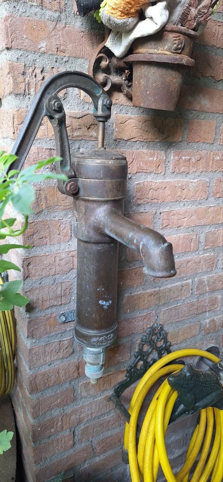oude bronzen water pomp. gegoten in  1900 -1940., Ophalen, Dompelpomp