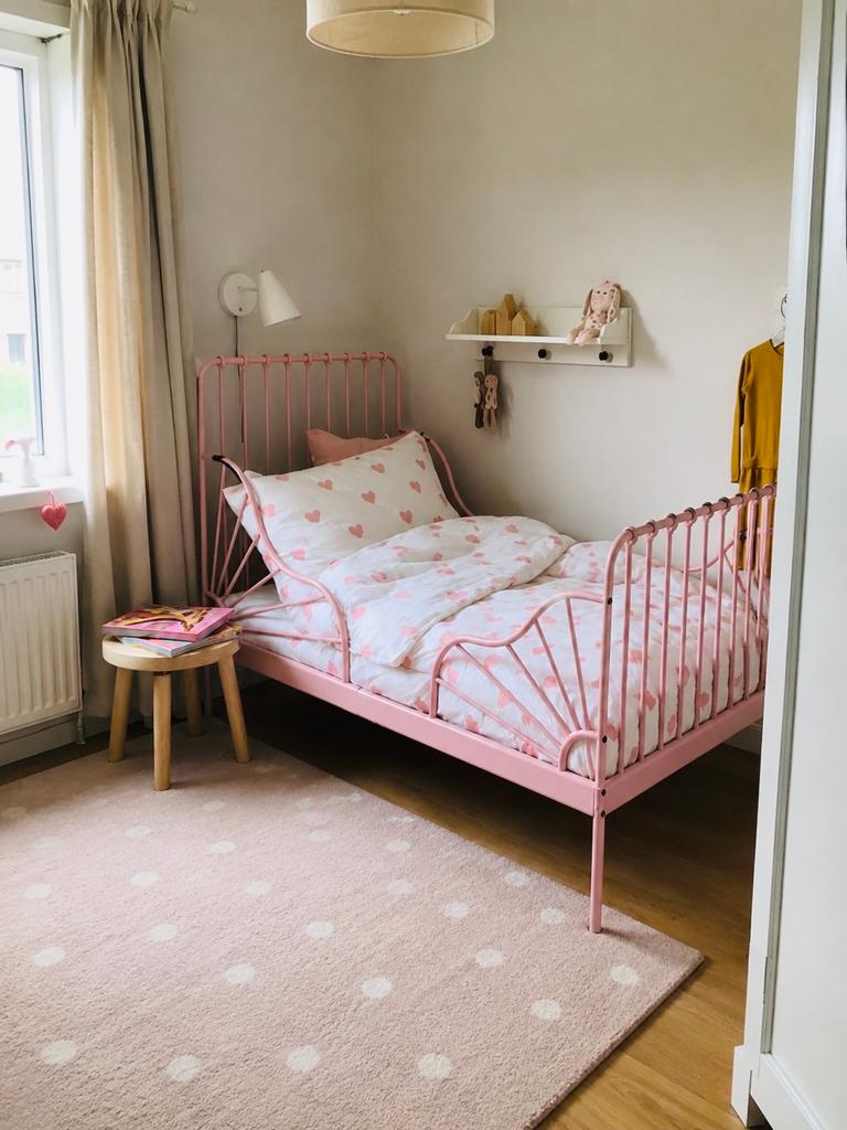 Comfortabel en stijlvol IKEA meisjesbed (Ruimtebesparend bed, Gebruikt, 90 cm, Ophalen of Verzenden, 200 cm