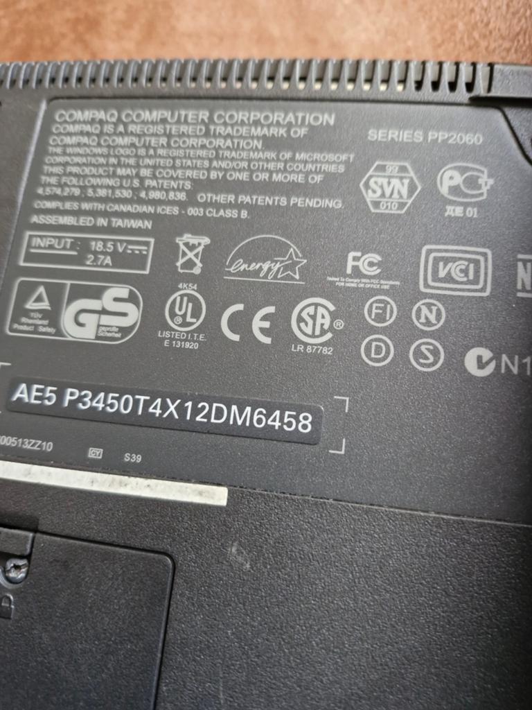 Vintage Compaq Armada Laptop - Model PP2060, Computers en Software, Ophalen of Verzenden, Compaq,werkend zonder lader.