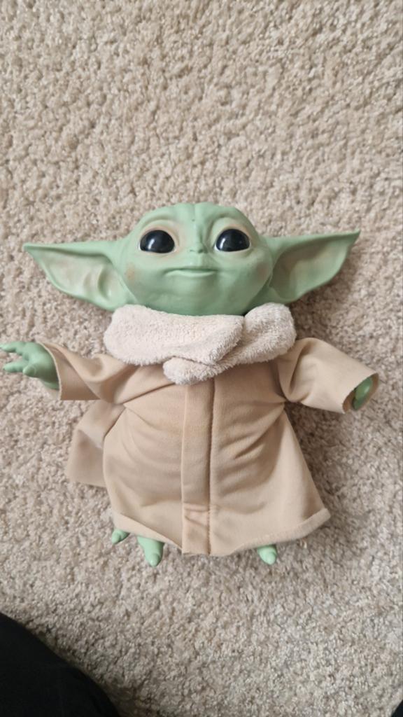 Baby yoda pop met geluid, Ophalen of Verzenden, Zo goed als nieuw, Actiefiguurtje