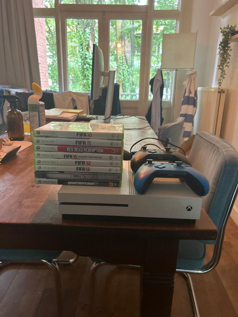 Xbox One S met 2 controllers en 8 Xbox 360 games, Spelcomputers en Games, Spelcomputers | Sony PlayStation 3, Gebruikt, Ophalen of Verzenden