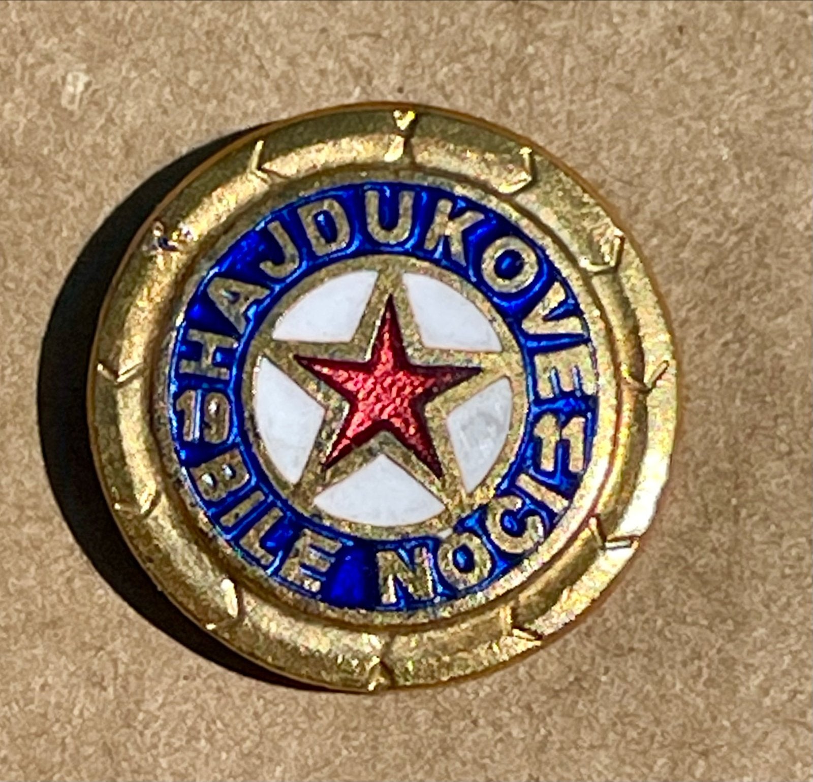 Vintage Hajduk Split Speldje - Voetbalclub Kroatië, Verzenden, Gebruikt, Sport, Speldje of Pin