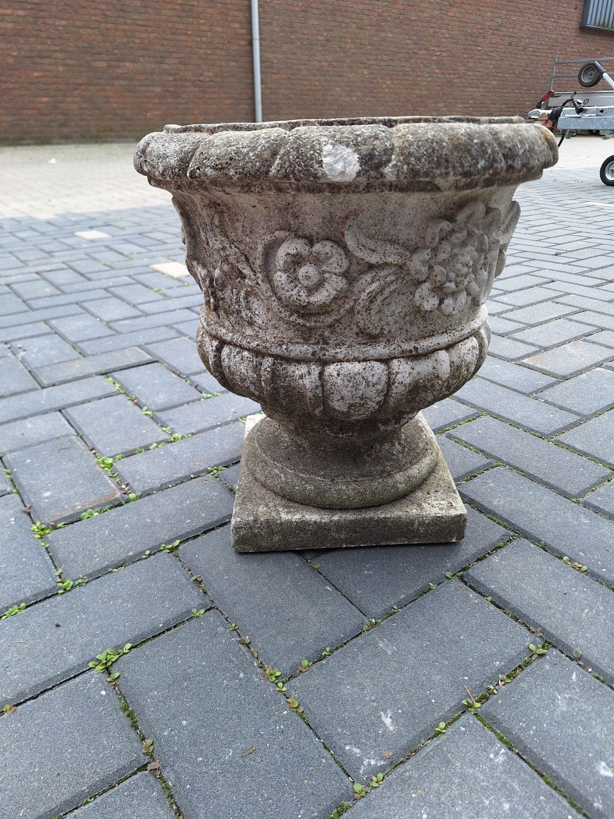 Mooie betonnen bloempot gratis op te halen, Gebruikt, Rond, Beton, Balkon