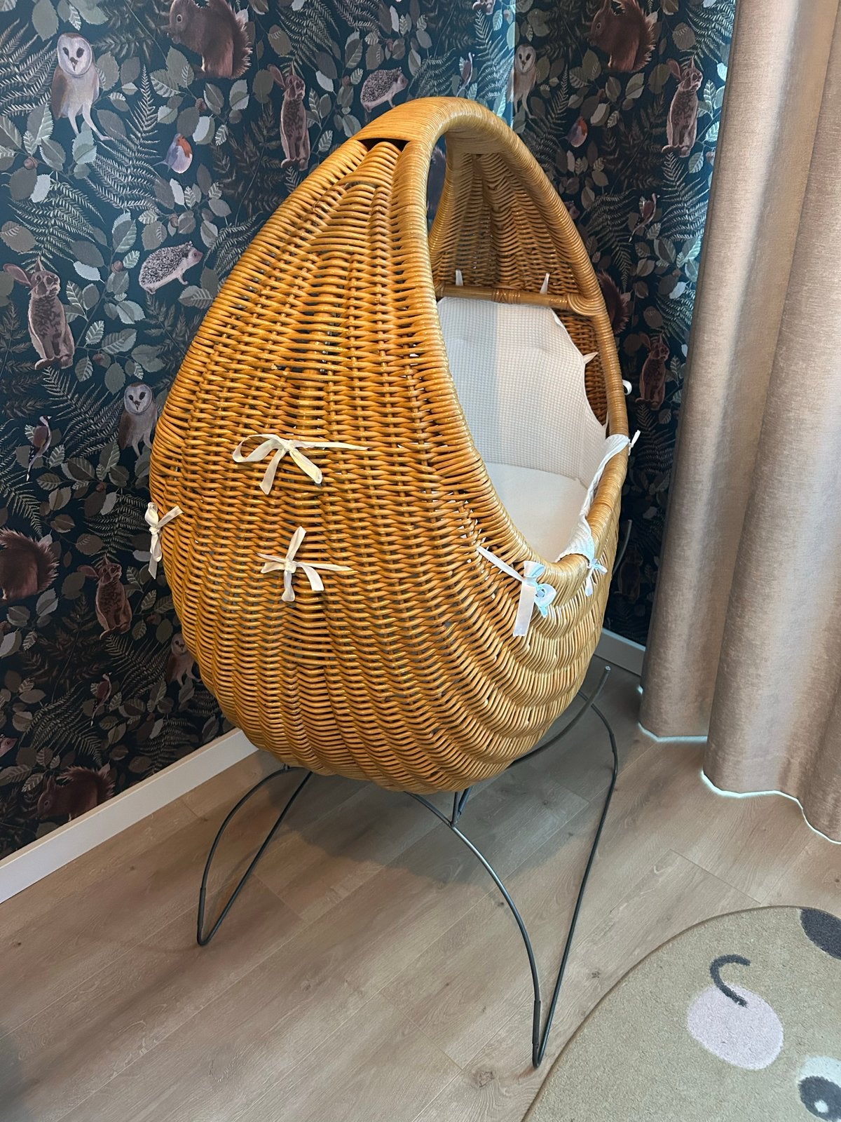 Rieten wieg met stalen frame, matras en aankleding, Ophalen of Verzenden, Zo goed als nieuw, Wieg
