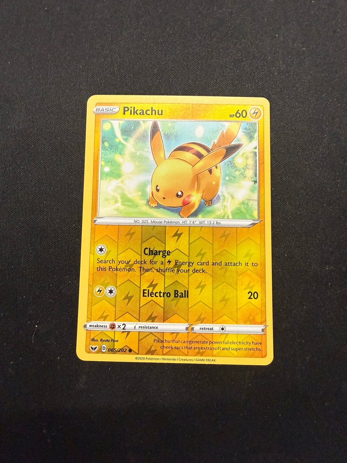 Pikachu Pokémon Kaart reverse sword & shield, Hobby en Vrije tijd, Verzamelkaartspellen | Pokémon, Ophalen of Verzenden, Zo goed als nieuw