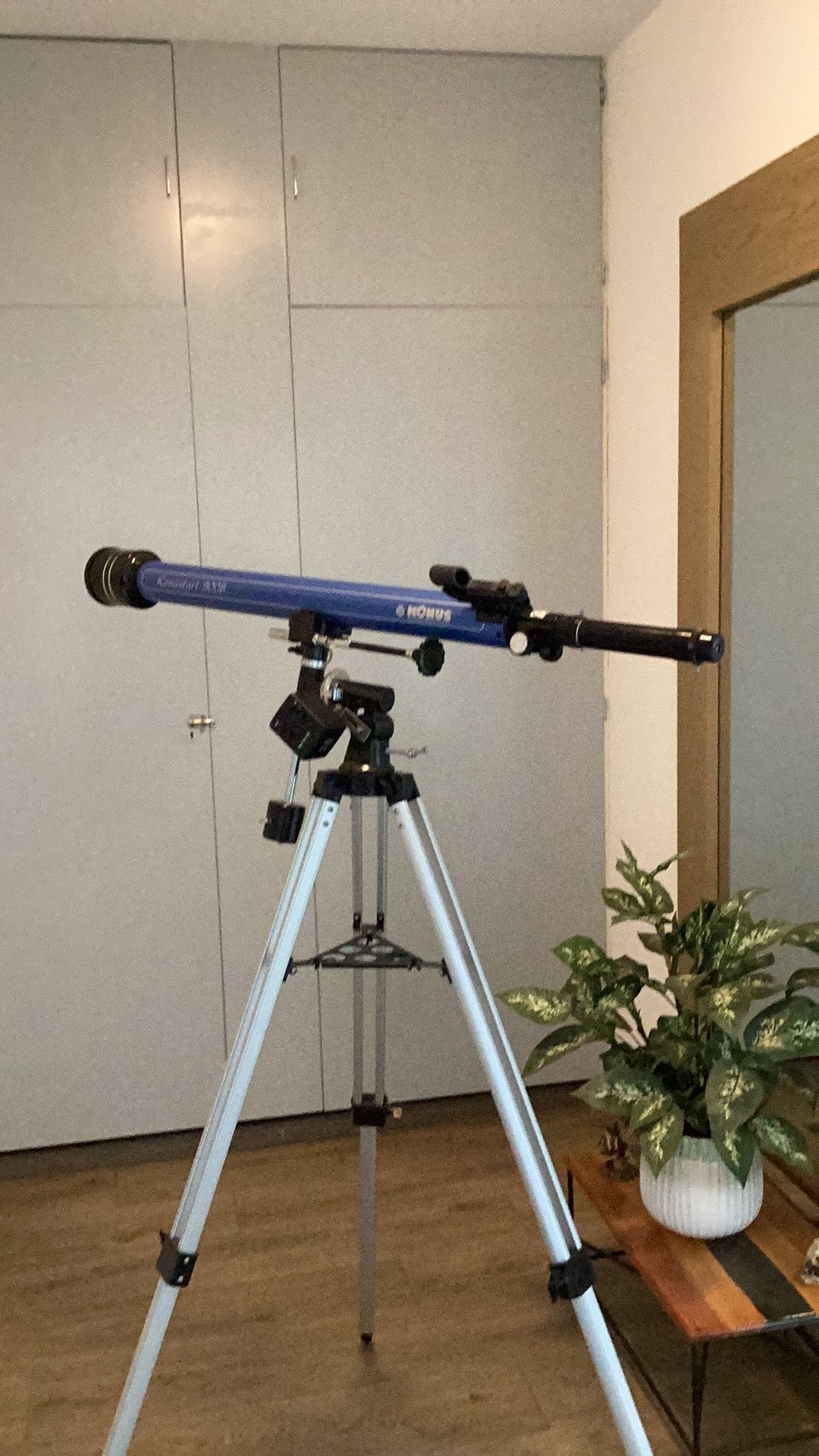 Konus telescoop konusstart-900B, Audio, Tv en Foto, Optische apparatuur | Telescopen, Ophalen, Lenzentelescoop (refractor), Met statief