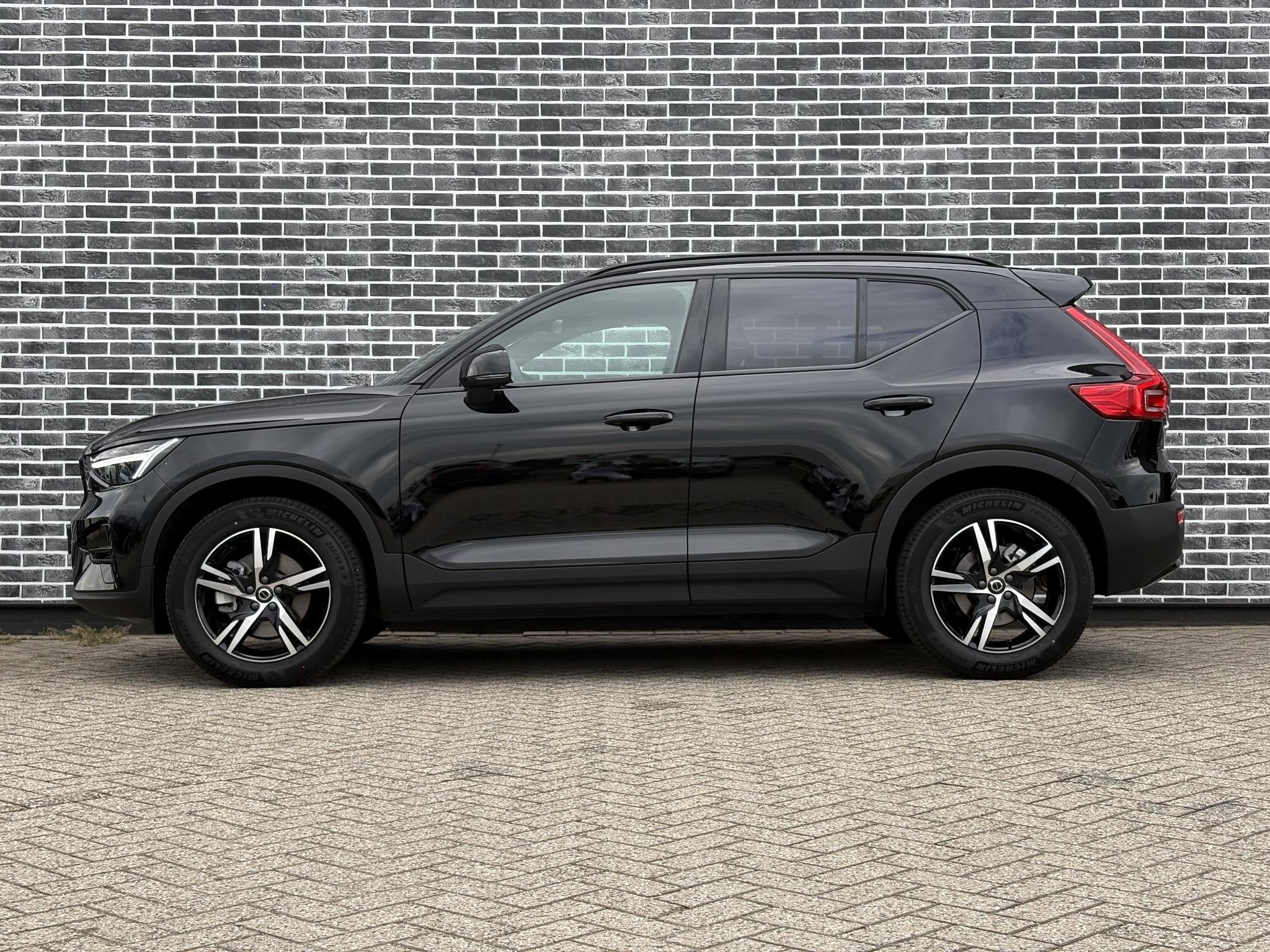 Foto 3 van Volvo XC40 2.0 B4 Plus Dark | Trekhaak | Panoramadak | Harma