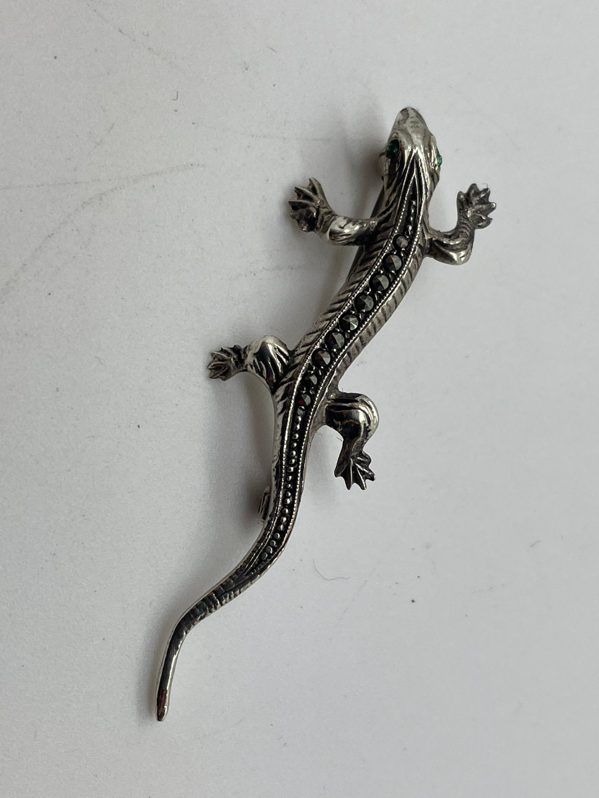 E818 Prachtige zilveren salamander broche, Ophalen of Verzenden, Zilver, Broche, Met edelsteen