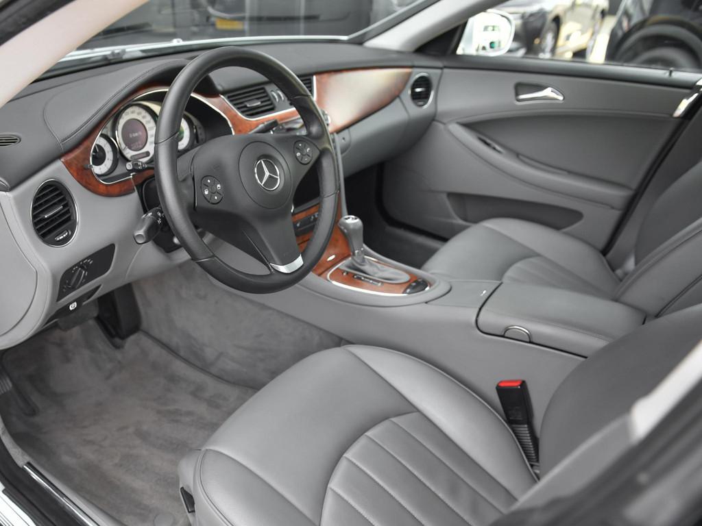Mercedes-Benz CLS-klasse 500 Nette auto Leer Clima Cruise We, Auto's, Automaat, Achterwielaandrijving, 8 cilinders, 4 stoelen