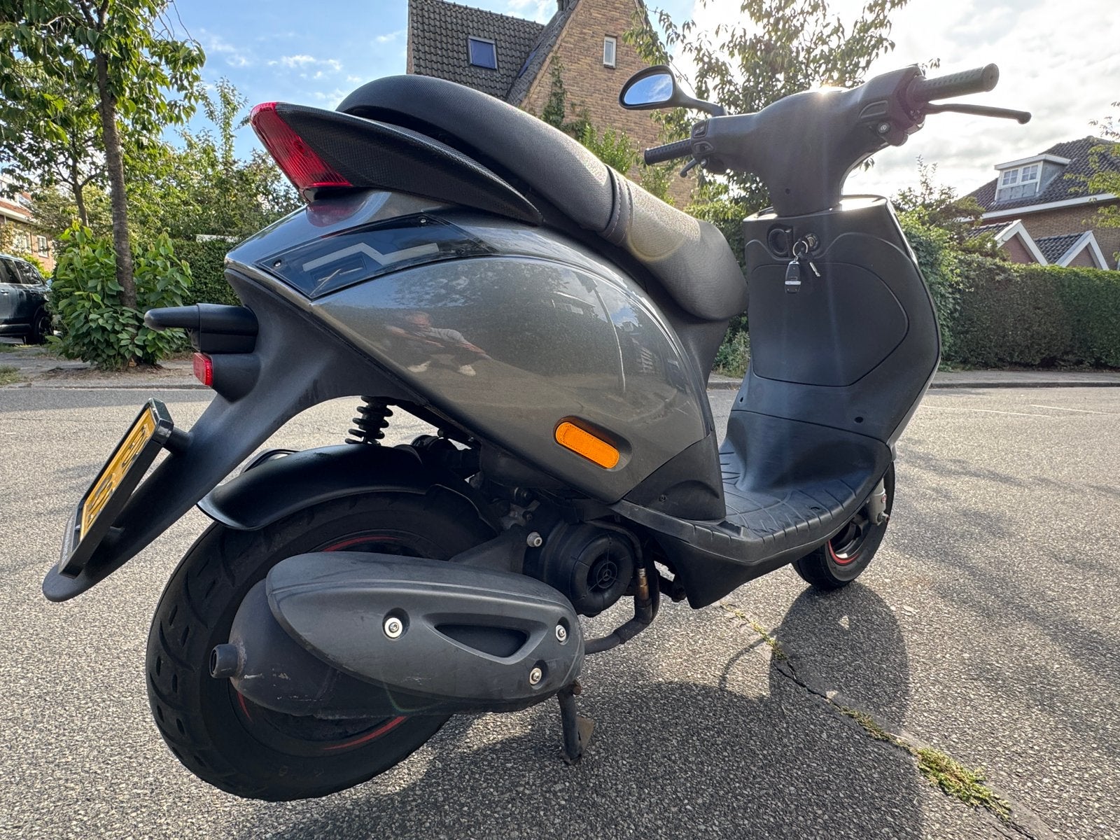 Mooie Zip (Iget) scooter geel kenteken, Ophalen, Zo goed als nieuw, Benzine, Zip