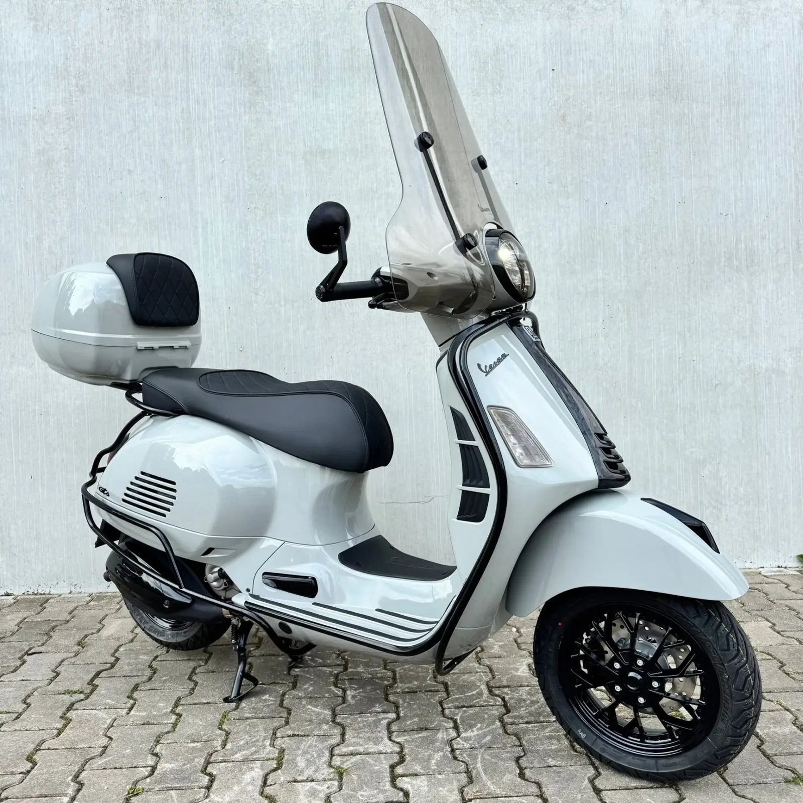 GEZOCHT!! Vepsa GTS 300 met schade of frame/nummers, Fietsen en Brommers, Scooters | Vespa, Ophalen, Zo goed als nieuw