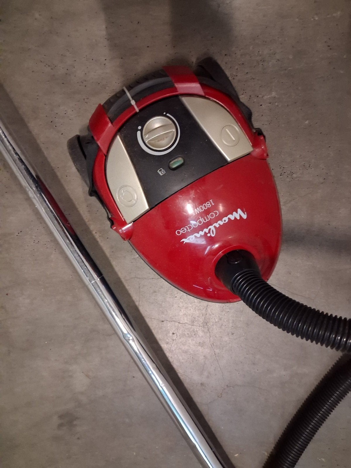Stofzuiger in goede staat  1800 watt, Witgoed en Apparatuur, Stofzuigers, Ophalen, Zo goed als nieuw, 1600 tot 2000 watt