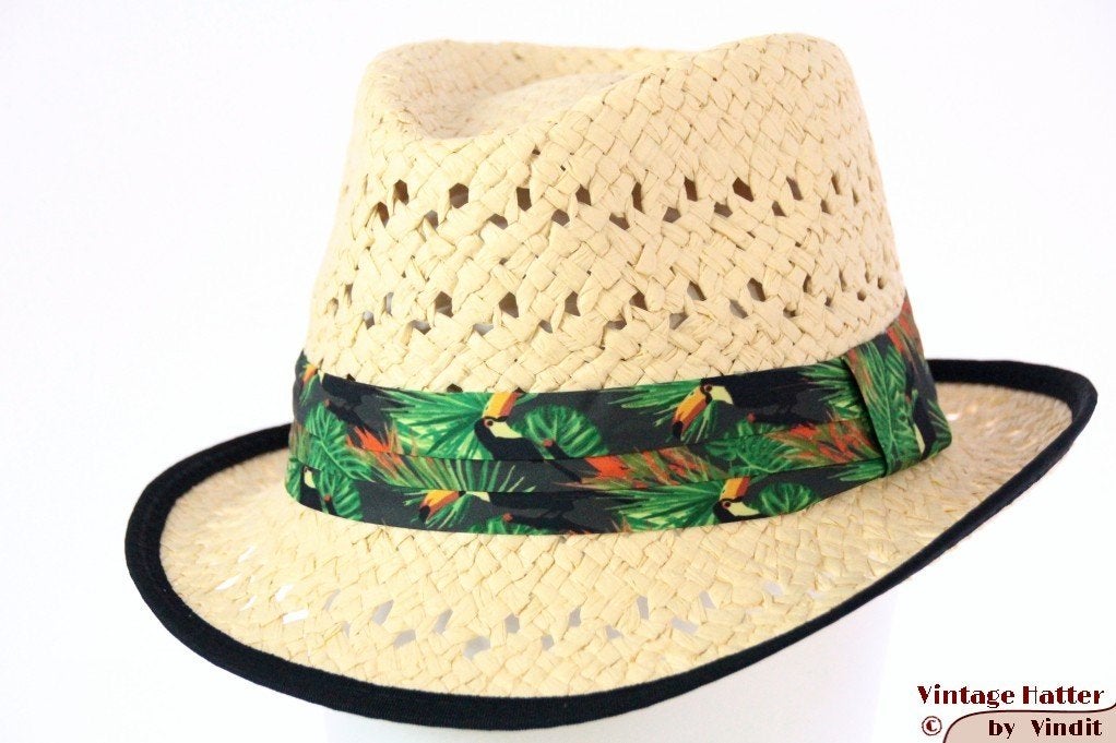 Zomer trilby met toekan band en zwarte rand 57, 58 en 59 new, Ophalen of Verzenden, Nieuw, 58 cm (L, 7¼ inch) of meer, Hoed