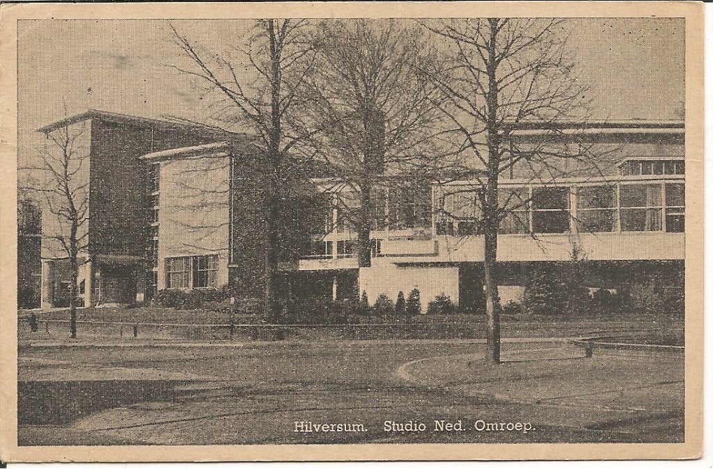 Ansichtkaart Hilversum Studio Ned. Omroep, Ophalen of Verzenden, 1940 tot 1960, Gelopen, Noord-Holland