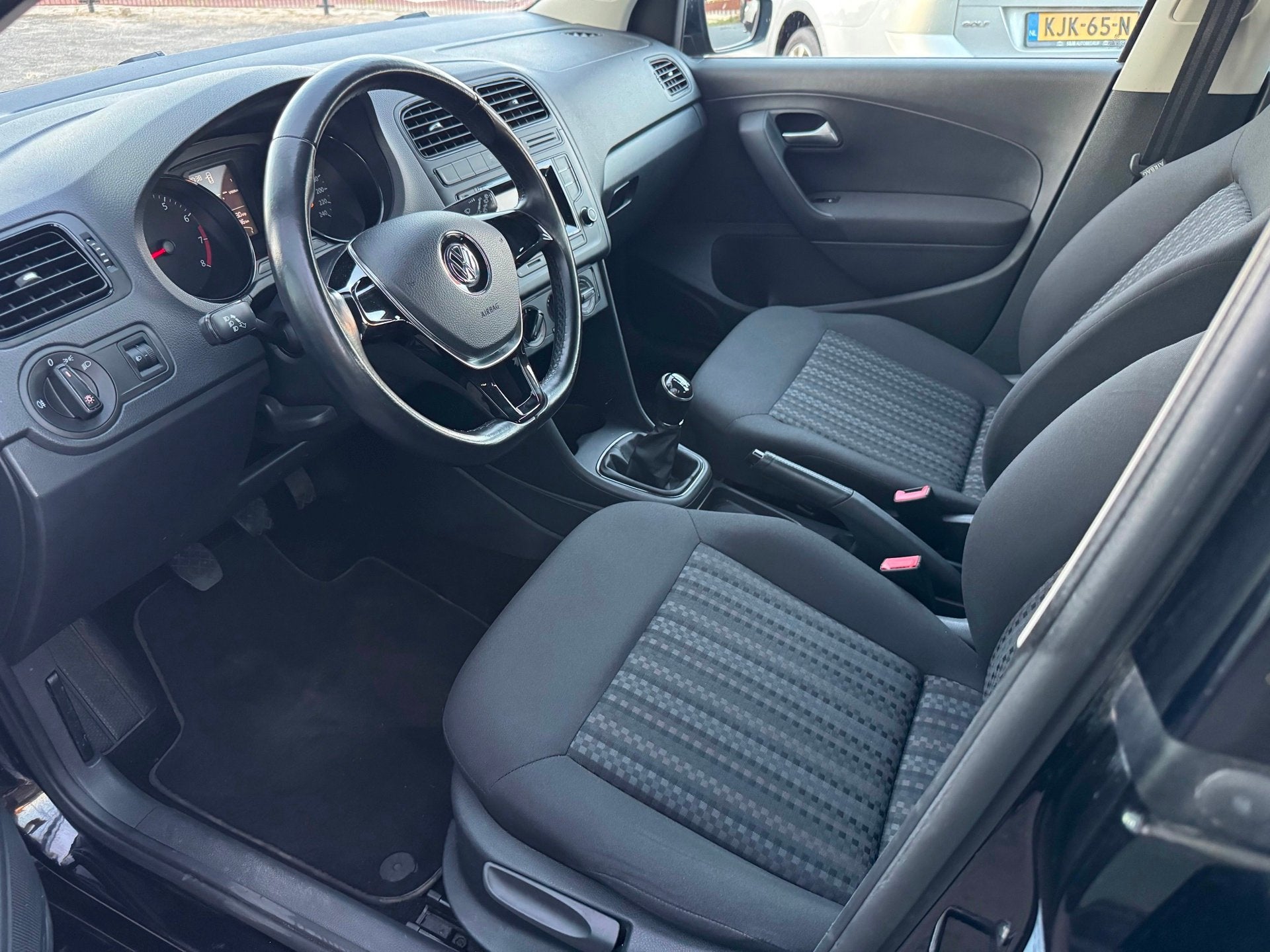 Volkswagen POLO 1.0, Gebruikt, Euro 6, 60 pk, Zwart