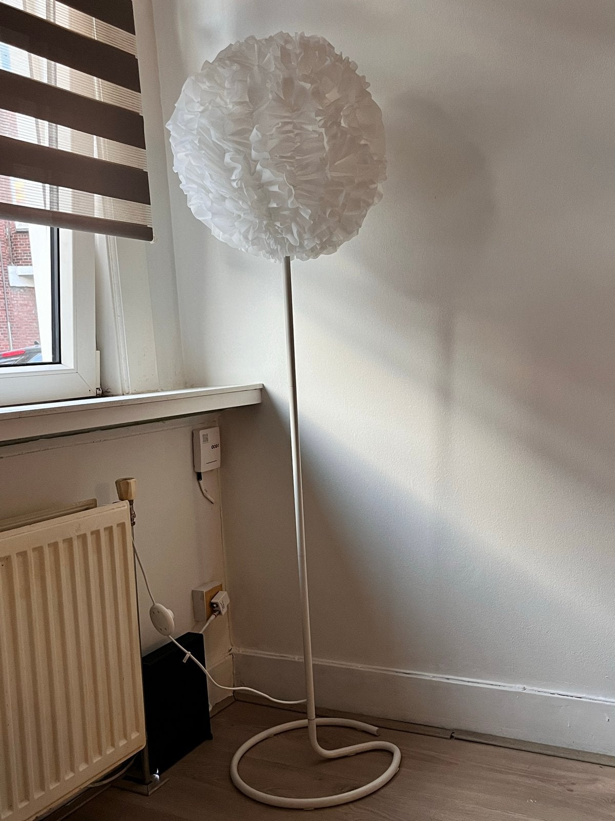 Witte staande lamp met papieren kap, Ophalen, Gebruikt, Metaal, 150 tot 200 cm