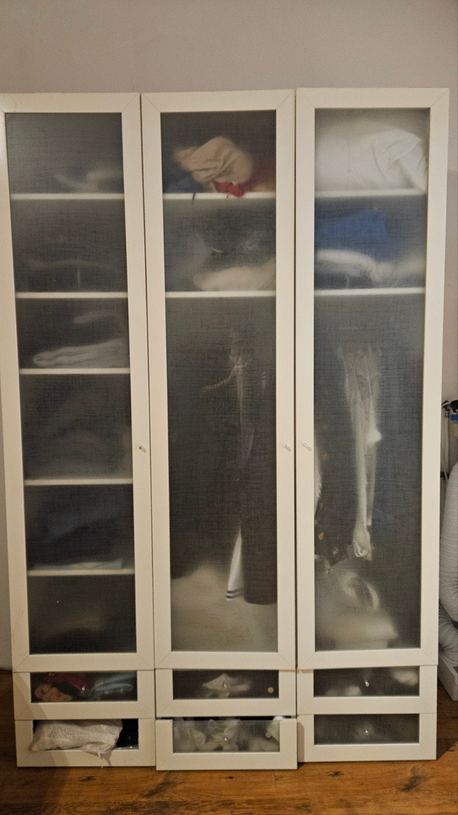 Gratis meenemen..Witte kledingkast met deuren, planken en la, Huis en Inrichting, Ophalen, Gebruikt, 100 tot 150 cm, 200 cm of meer
