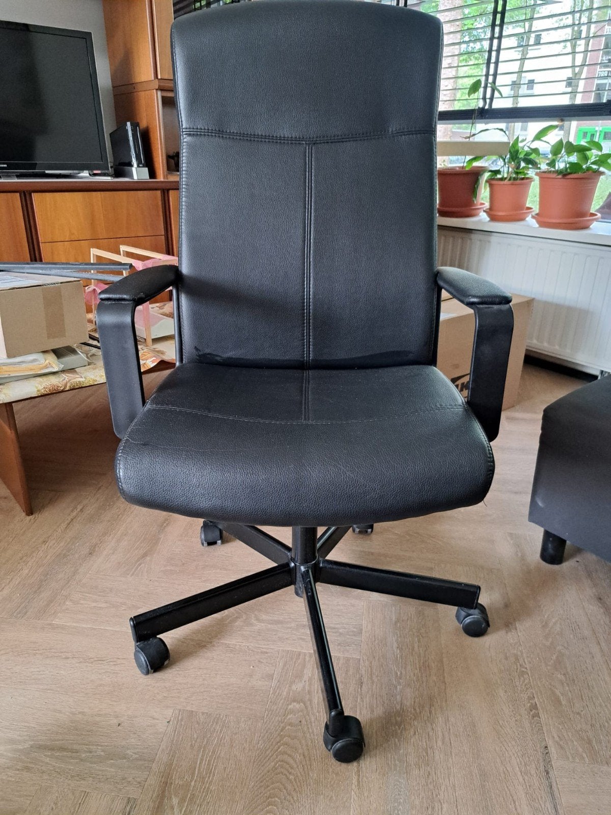 Comfortabele IKEA Bureaustoel Zwart met Armleuningen, Ophalen, Zwart, Zo goed als nieuw, Bureaustoel