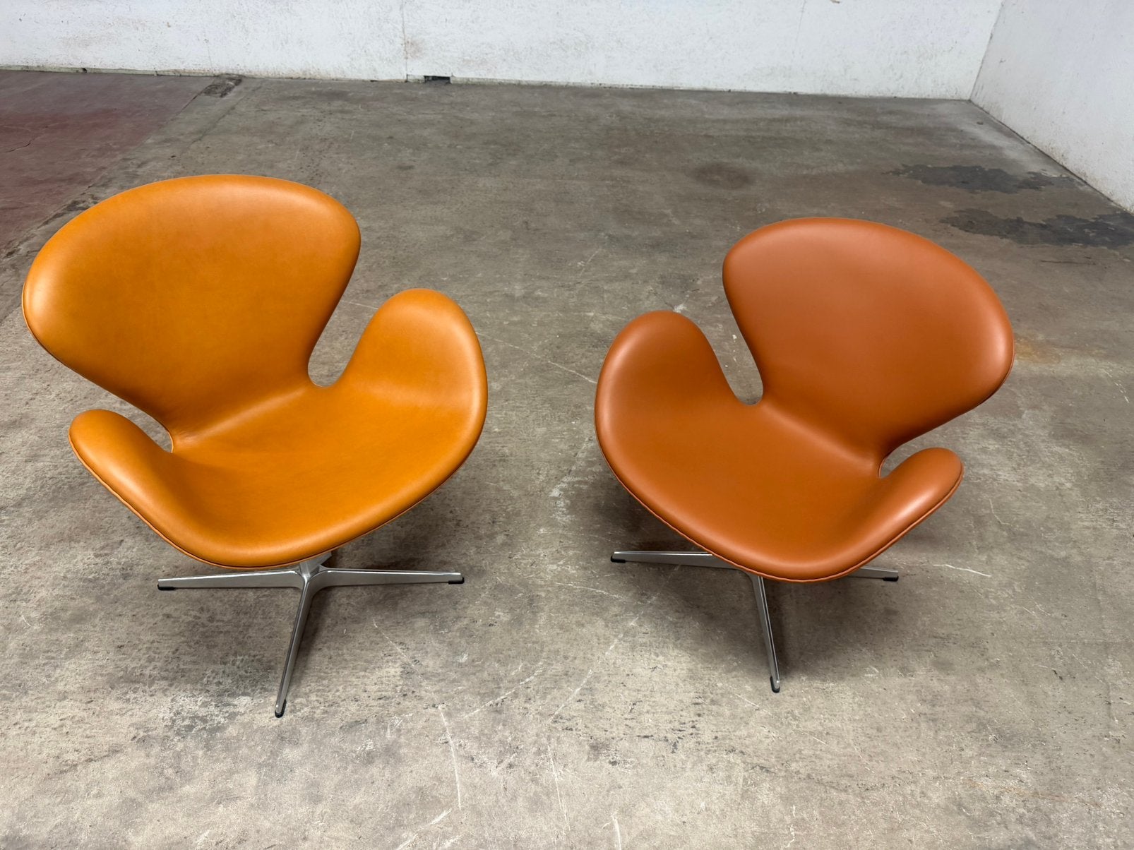 2x Fritz Hansen Swan chair Cognac leder, NIEUW !!, Nieuw, Ophalen of Verzenden, 50 tot 75 cm, Knoll vitra elda b&b italia sede cassina artifort togo leolux