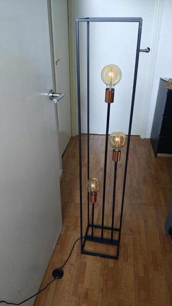 Industriële zwarte vloerlamp met drie lampen, Huis en Inrichting, Lampen | Vloerlampen, Ophalen, Modern, Industrieel, 100 tot 150 cm